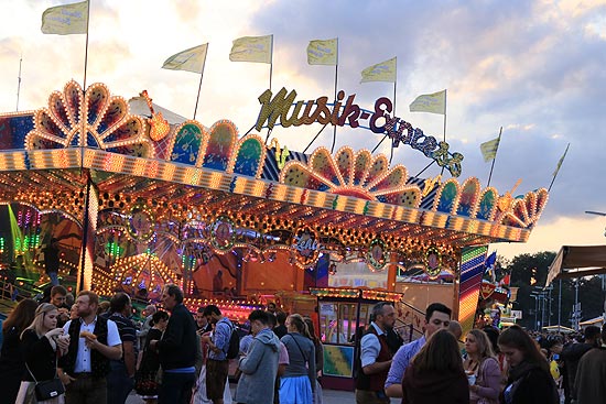 Musik Express auf dem Oktoberfest 2018 (©Foto:  Martin Schmitz)